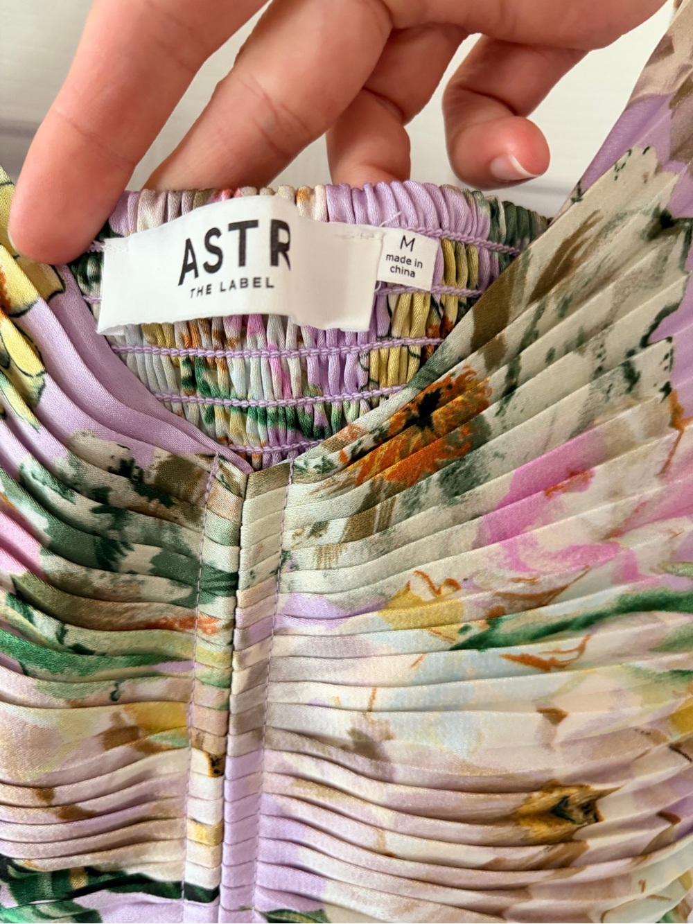 New without Tag ASTR Lavender Floral Pleated Midi Dress - Picture 2 of 3
